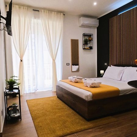Blackwoody Contemporary Rooms - Napoli Centro Storico Εξωτερικό φωτογραφία