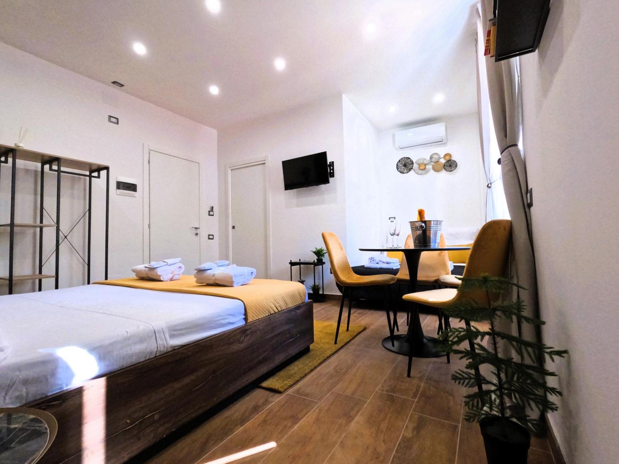 Blackwoody Contemporary Rooms - Napoli Centro Storico Εξωτερικό φωτογραφία