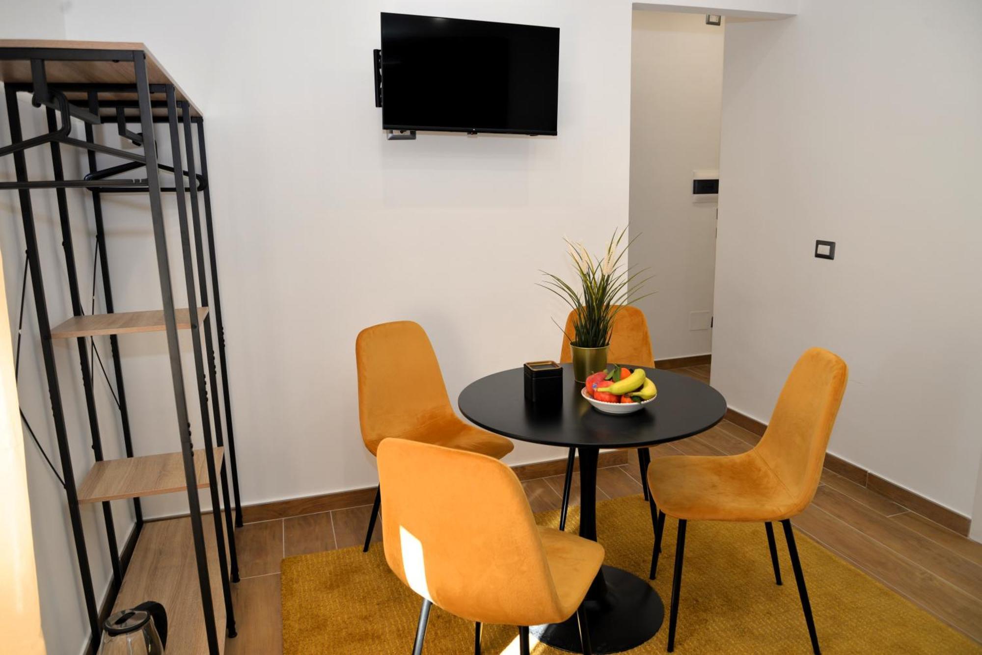 Blackwoody Contemporary Rooms - Napoli Centro Storico Εξωτερικό φωτογραφία
