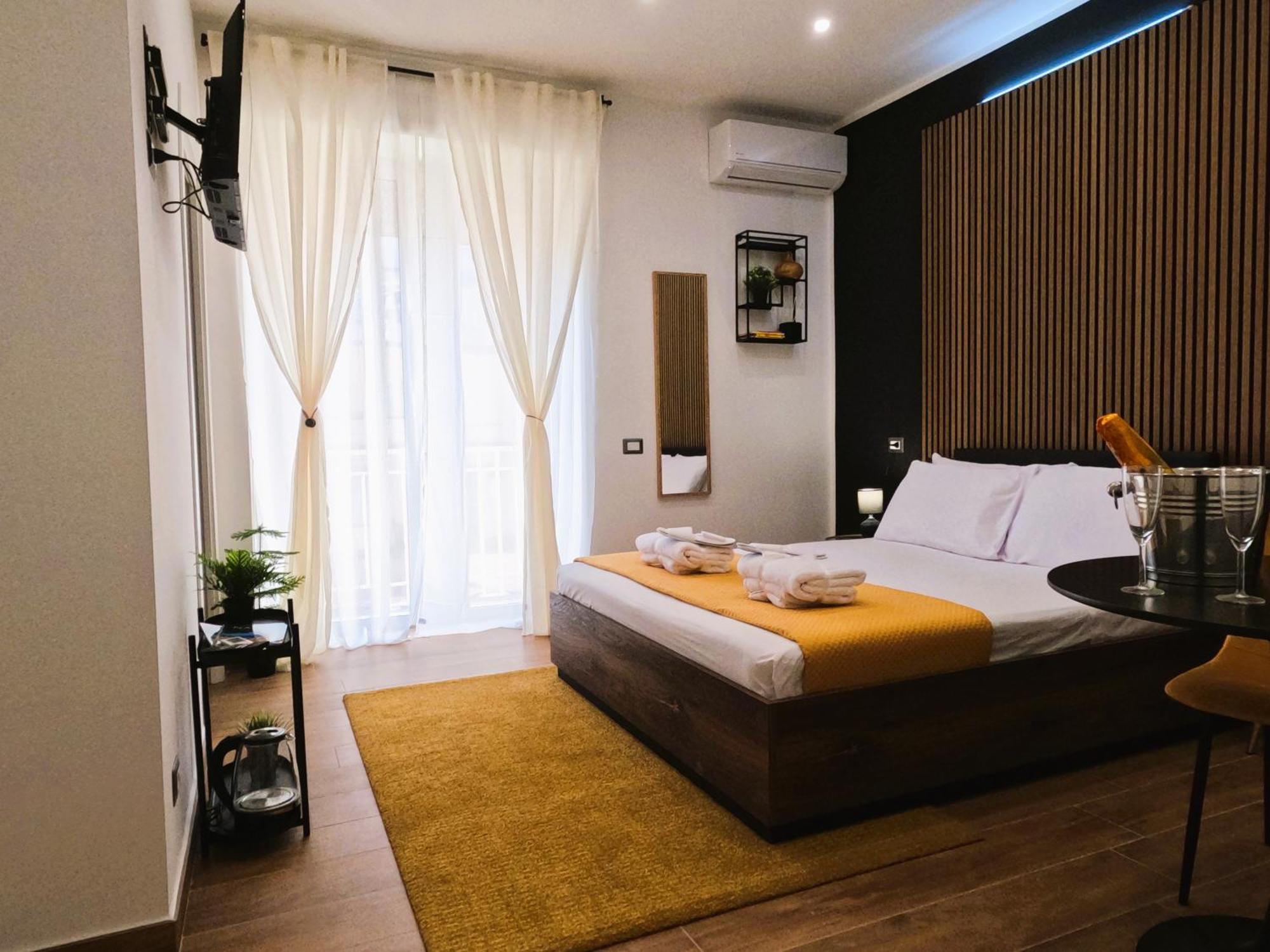 Blackwoody Contemporary Rooms - Napoli Centro Storico Εξωτερικό φωτογραφία