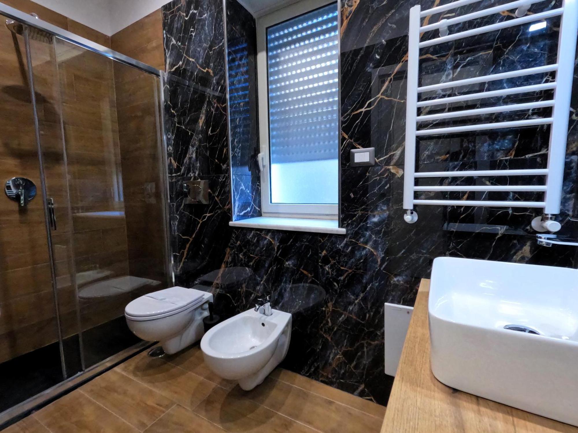 Blackwoody Contemporary Rooms - Napoli Centro Storico Εξωτερικό φωτογραφία