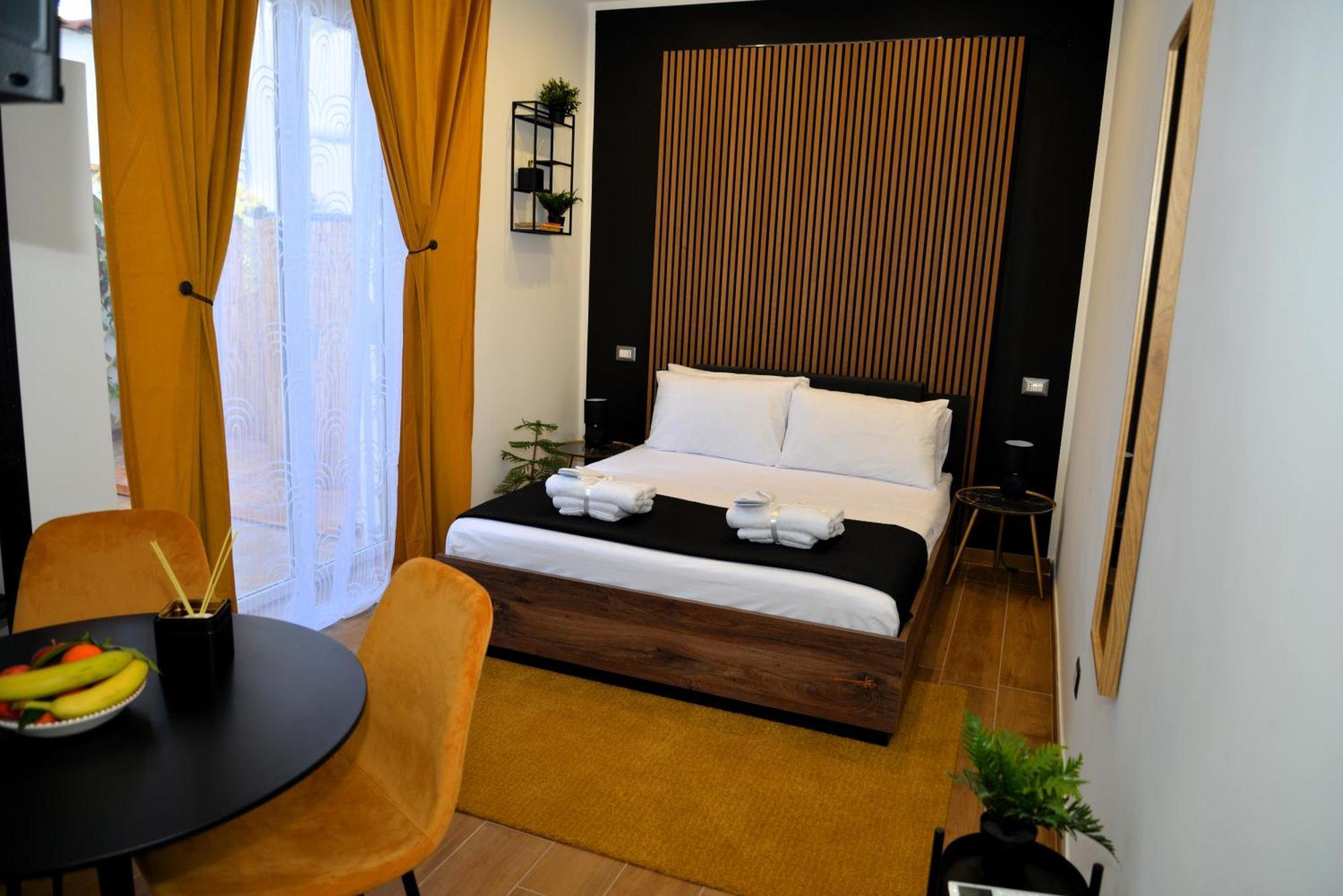 Blackwoody Contemporary Rooms - Napoli Centro Storico Εξωτερικό φωτογραφία