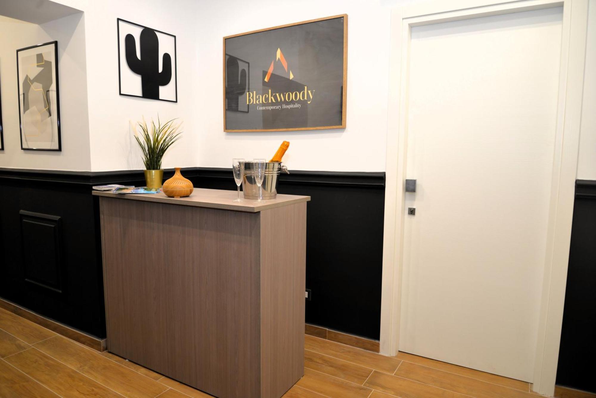 Blackwoody Contemporary Rooms - Napoli Centro Storico Εξωτερικό φωτογραφία