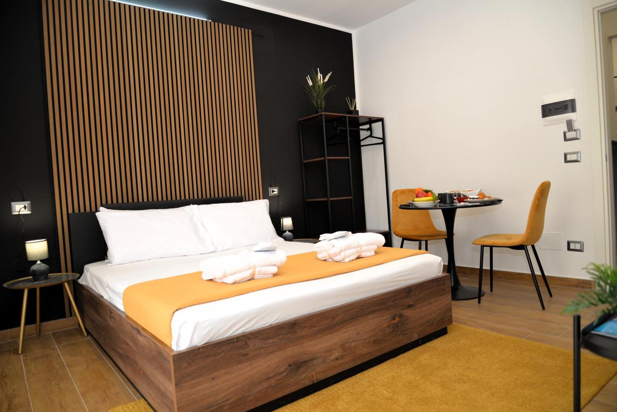 Blackwoody Contemporary Rooms - Napoli Centro Storico Εξωτερικό φωτογραφία